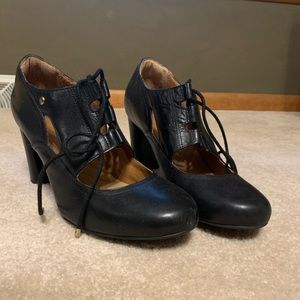 clark’s lace-up chunky heels